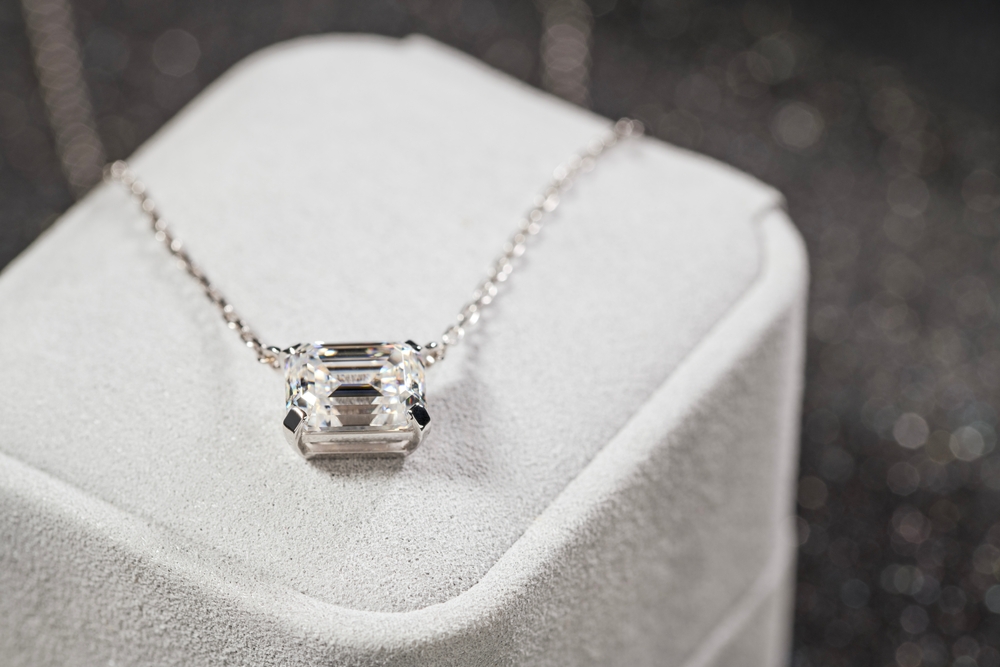 Tanie naszyjniki damskie – 7 trików na długą żywotność